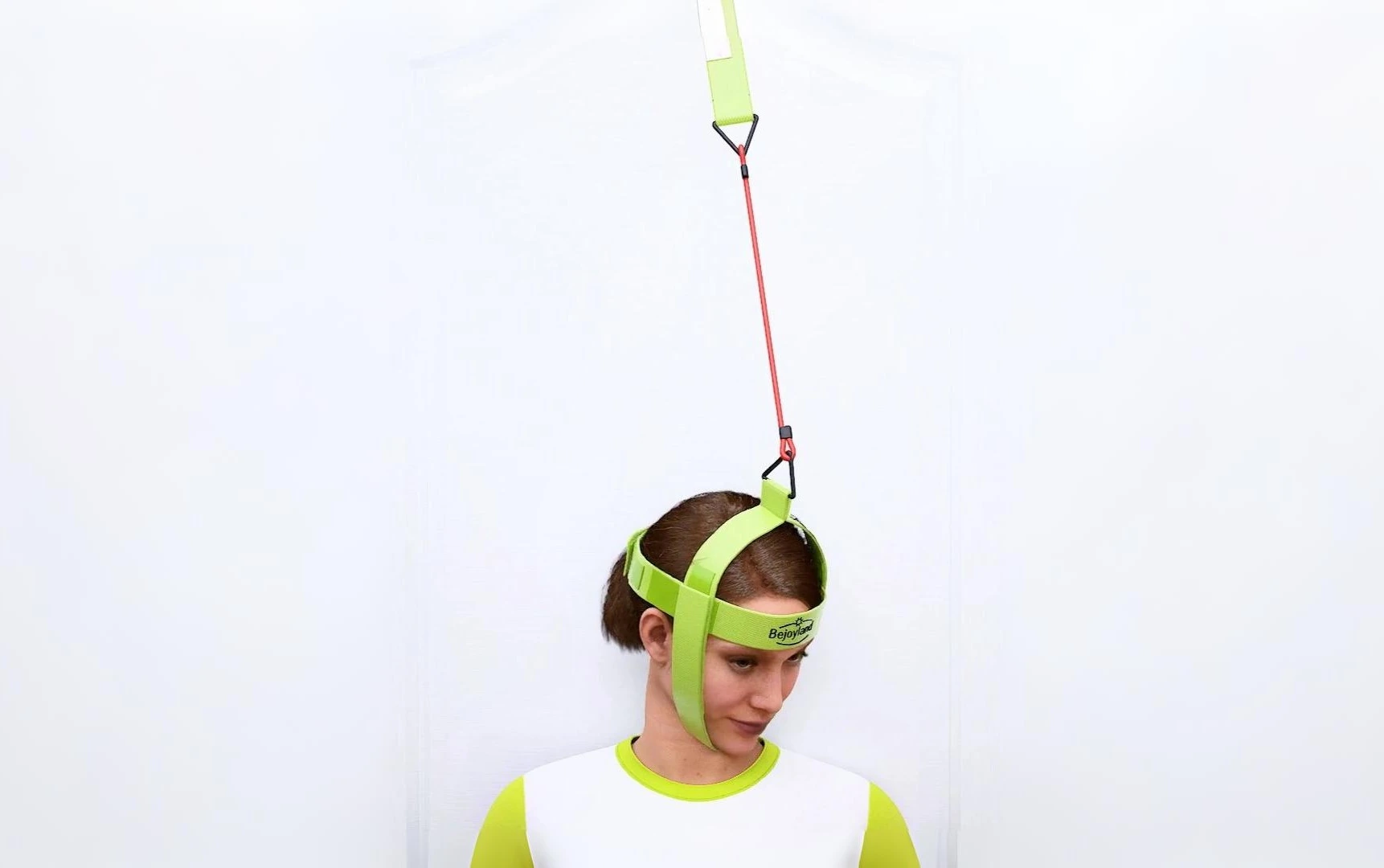 Woman train her neck with Bejoyland neck trainer.